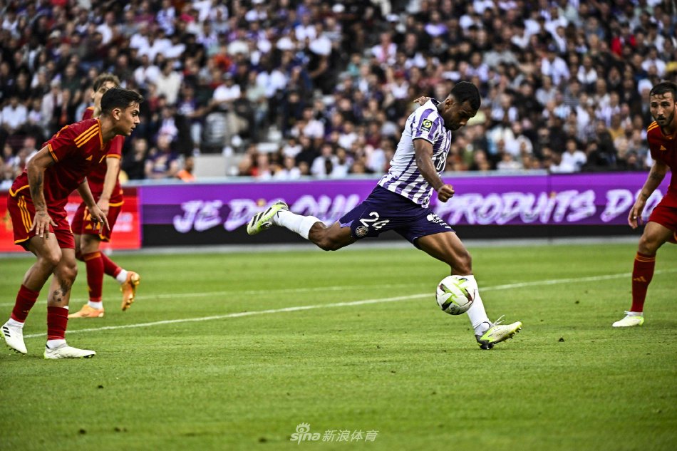 武磊及时跑 武磊及时跑