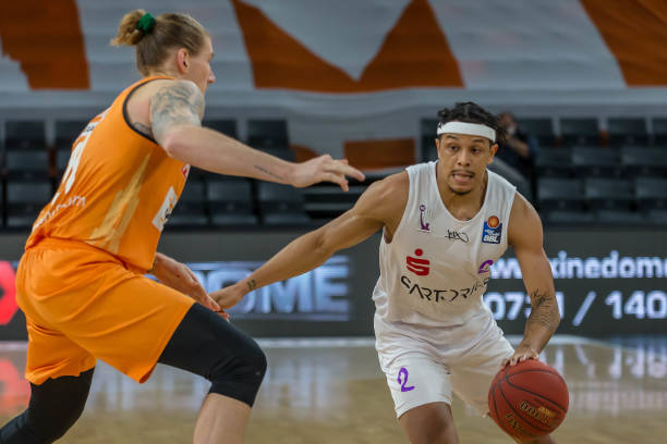 律和坚持不 律和坚持不