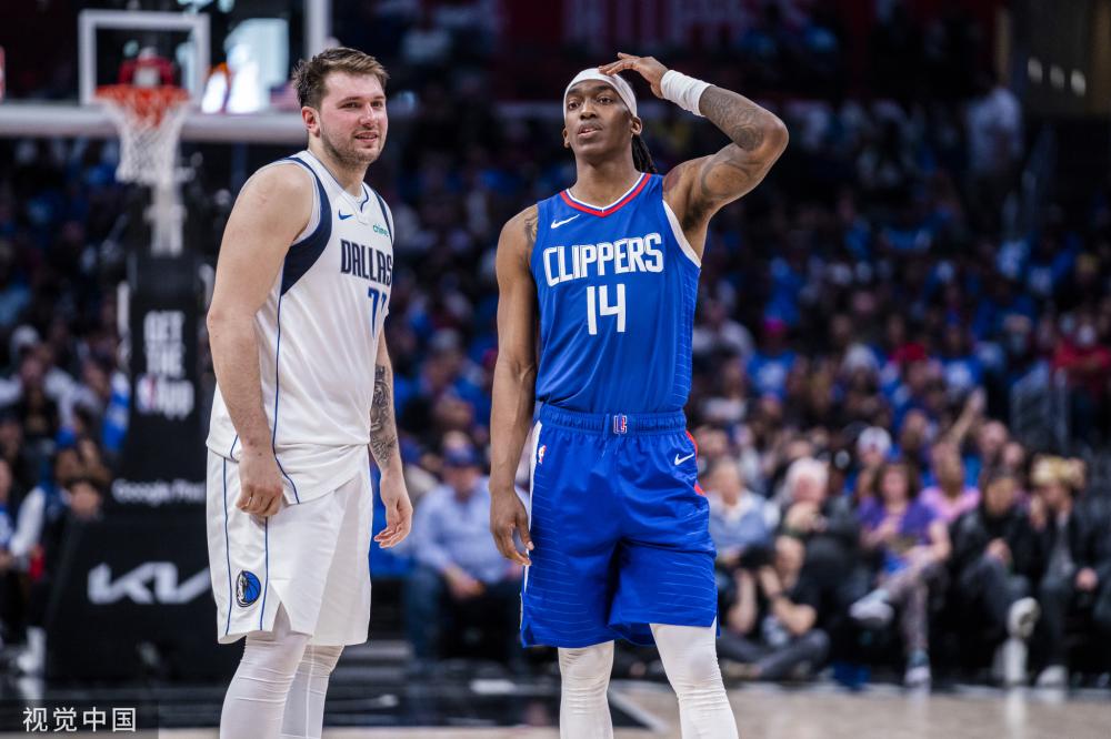 女球迷采访：女足队长小鲤鱼，她在学校比赛中完成过帽子戏法